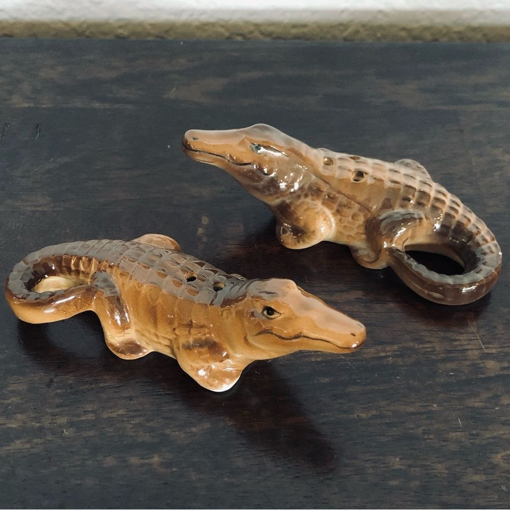 Alligator Croc Ceramic Vintage Salt & Pepper Shakers Set